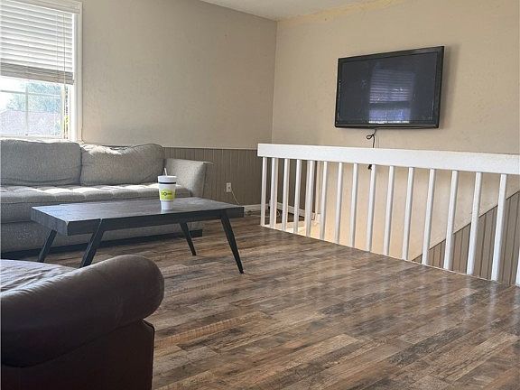 4th image of 8287 Wren Rd