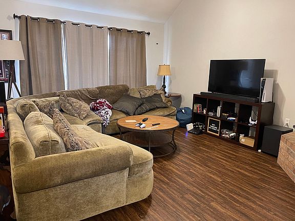 4th image of 1003 Bayou Woods Dr