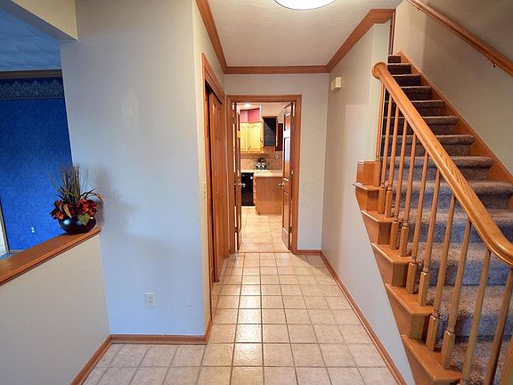 5th image of 285 Castile Ln