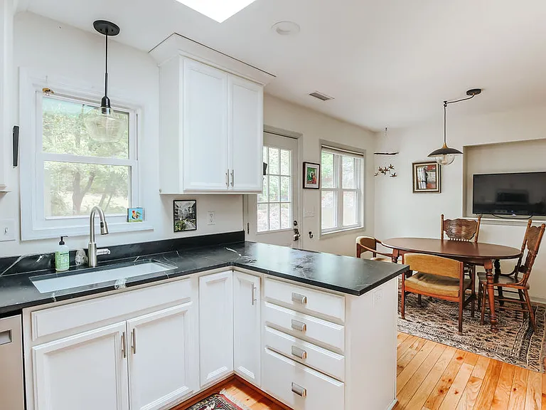 930 Saint Charles Ave — Photo 9