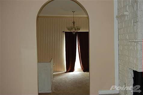 5th image of 902 N Main St
