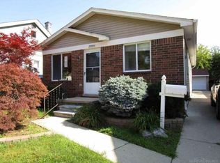 23805 Elmira St, Saint Clair Shores, MI 48082