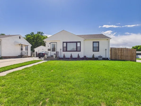 819 McMillan St, Holdrege, NE 68949