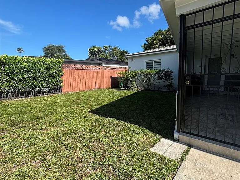 1648 SW 13th St — Photo 23