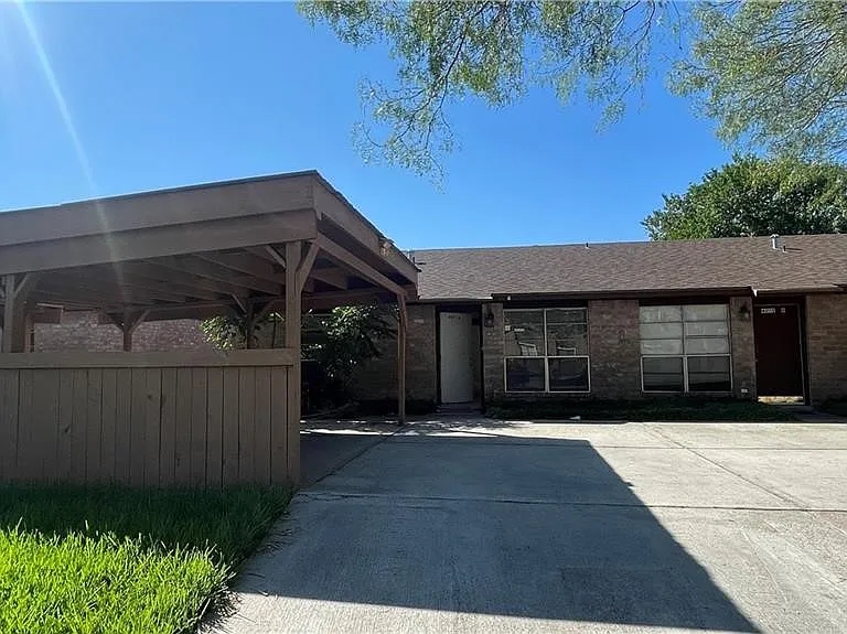 4805 Shadowbend Dr #A — Photo 1