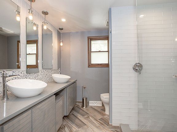 4th image of 27075 Chopin Cir