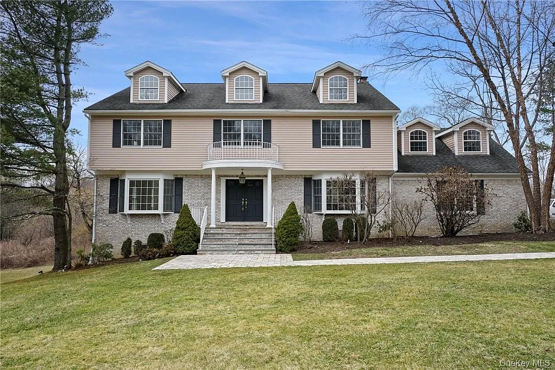 4 bed, 4.0 bath, 4158 sqft, $9,700 — Photo 2