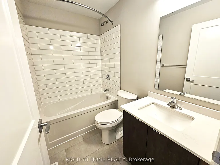 708 Woolwich St #114 — Photo 13