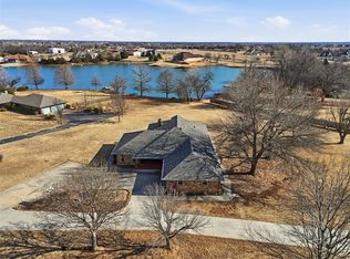 3114 Sooner Lake Cir, Moore, OK 73165