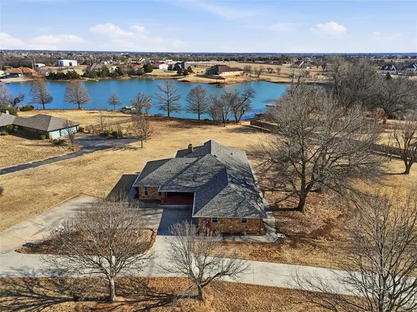 3114 Sooner Lake Cir, Moore, OK 73165