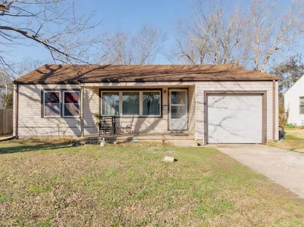 1807 S Roanoke Dr, Wichita, KS 67218