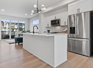 3284 Keswick Way SW, Edmonton, AB T6W2P8