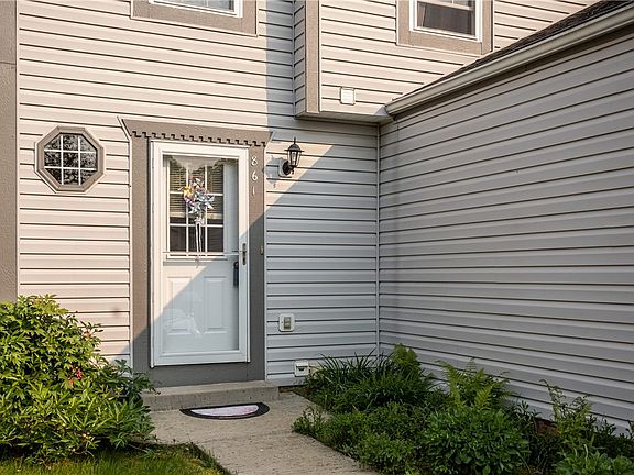 2nd image of 861 Sunset Cir