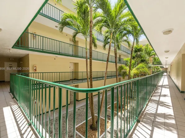 8320 NW 8th St, Miami, FL