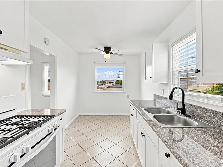 219 W Riggin St #C — Photo 16
