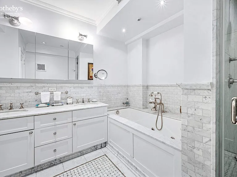 130 E 67th St #4EF — Photo 9