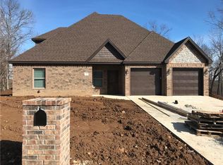 2 Hubert Ln, Bella Vista, AR 72715