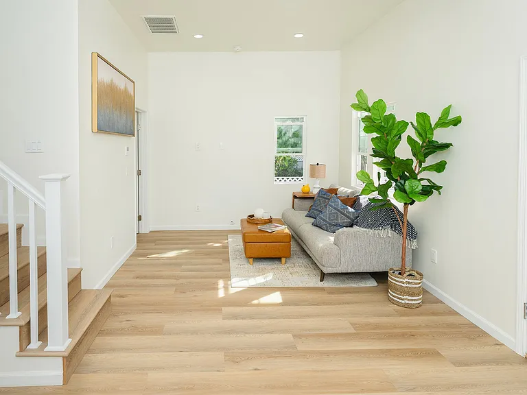 175 E Villa St #3 — Photo 9