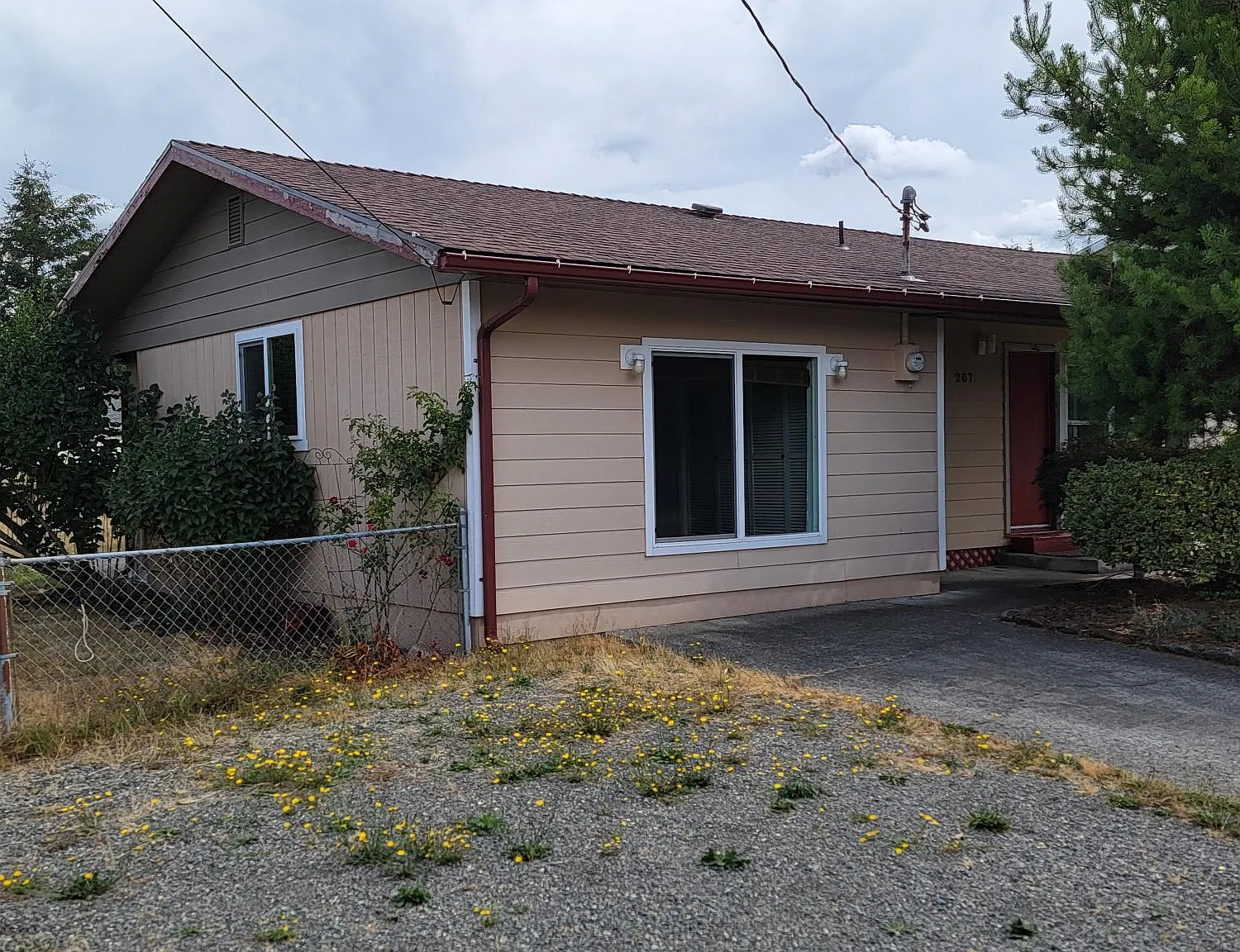 3 bed, 1376 sqft, $2,200 — Photo 2