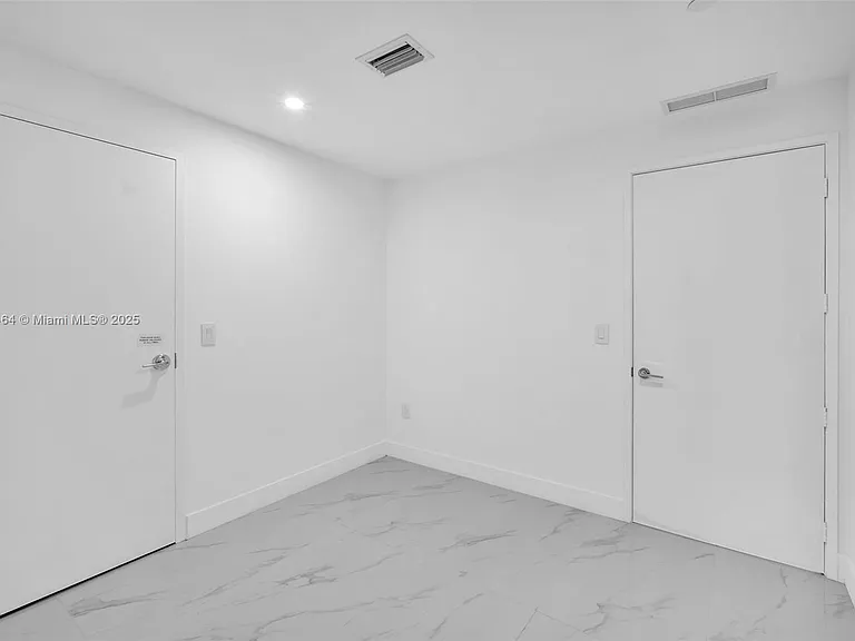 700 NE 24th St #4507 — Photo 41