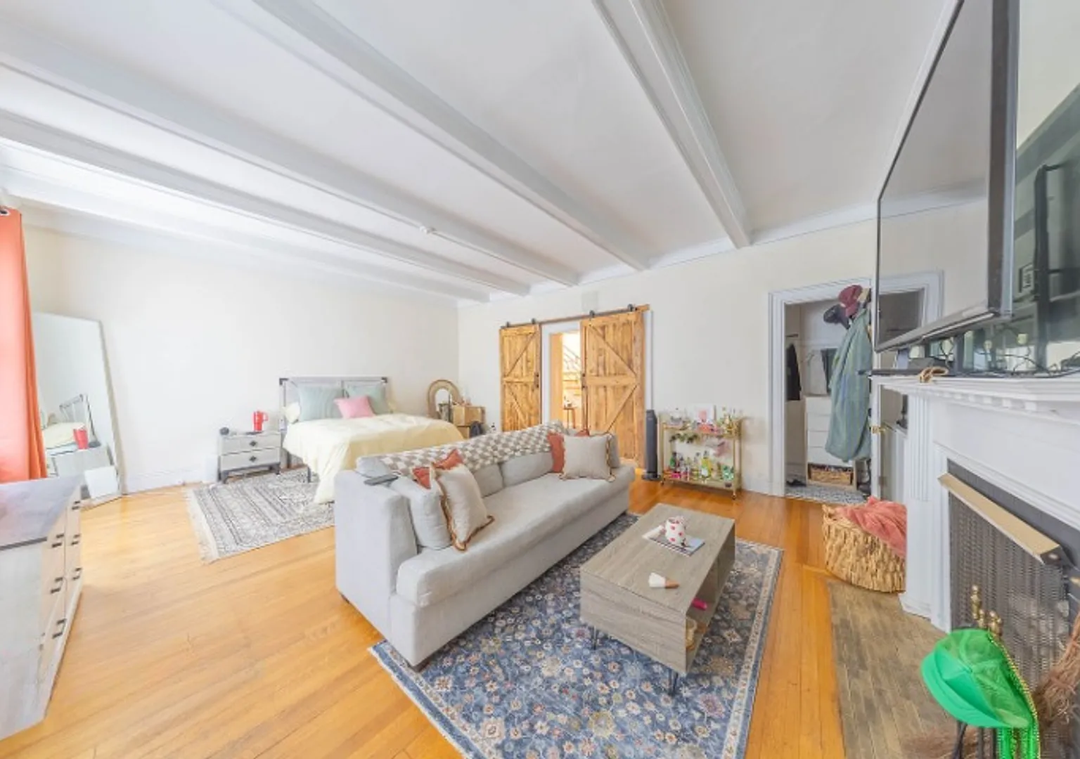 Large Townhouse Washington Square — Photo 1