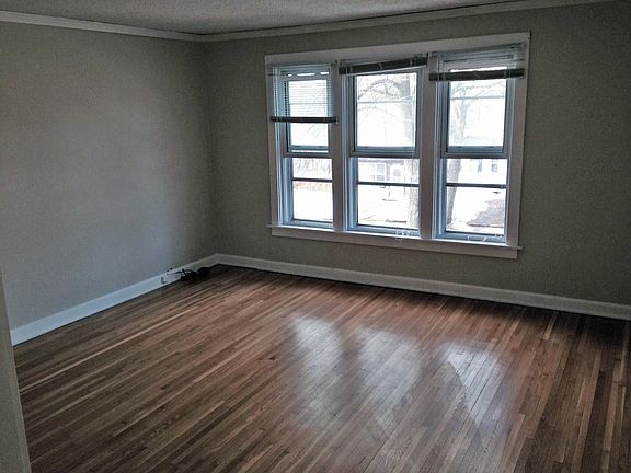 4th image of 2515 Pierce St NE