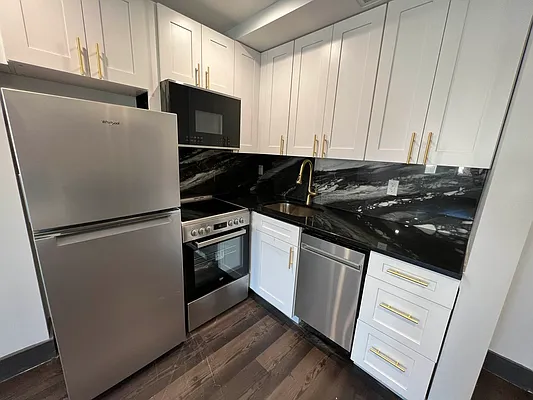 Rented by Delmark Realty LLC | media 30