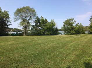 41425 N Point Dr, Antioch, IL 60002