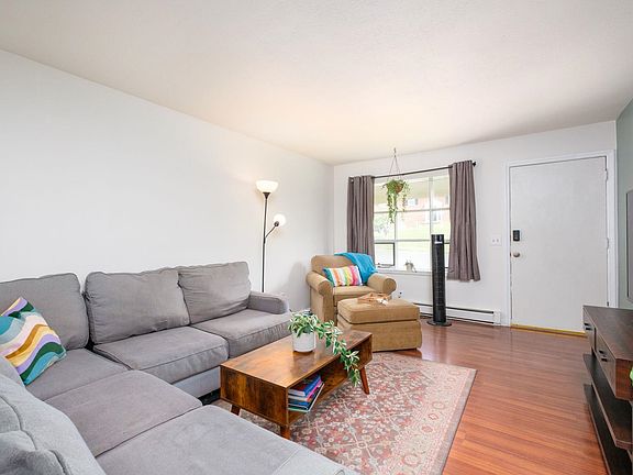 5th image of 319 Ann St
