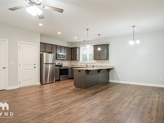 5th image of 404 Washington St