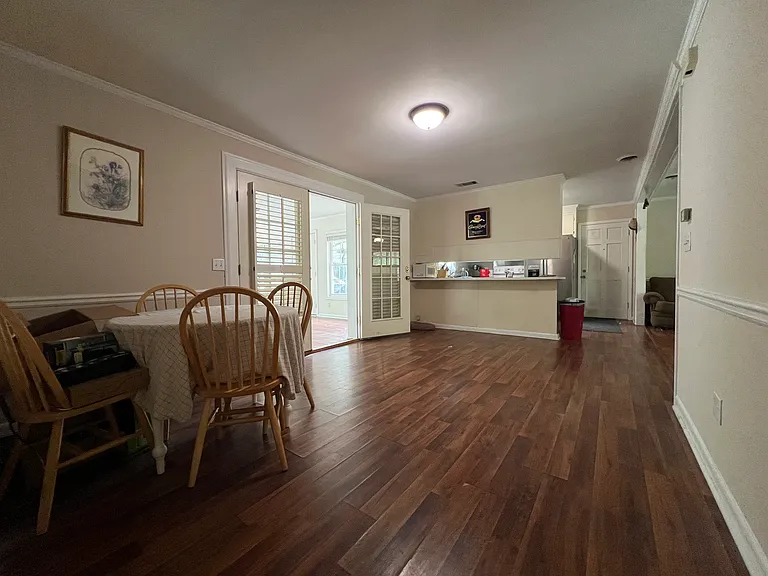 209 Faculty Blvd — Photo 7