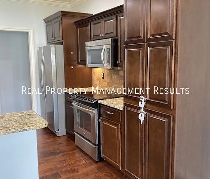 9399 Millicent Ct — Photo 8