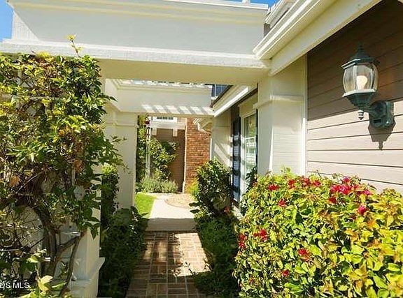 3rd image of 2333 Gillingham Cir