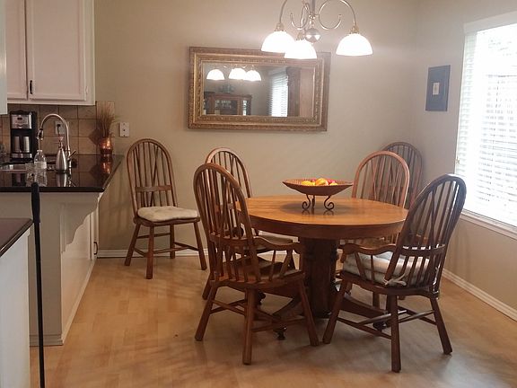 bright & open dining area