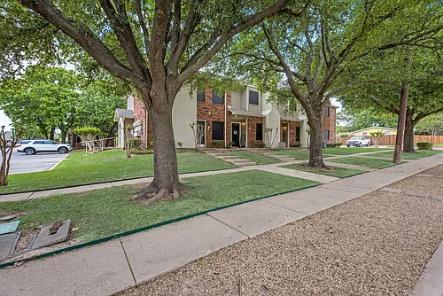 Evergreen Condominiums Photo 1