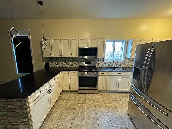 4th image of 242 Howard Ave