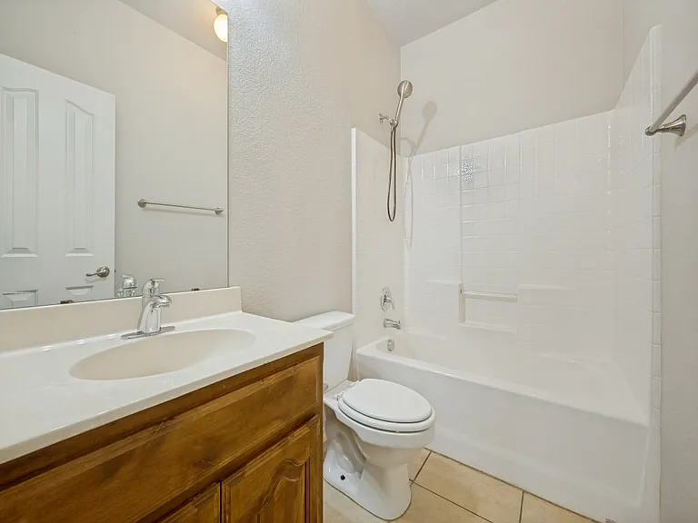 3213 Hornbeam St — Photo 18