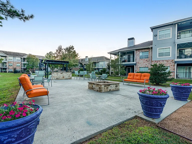 Hollister Place — Photo 7