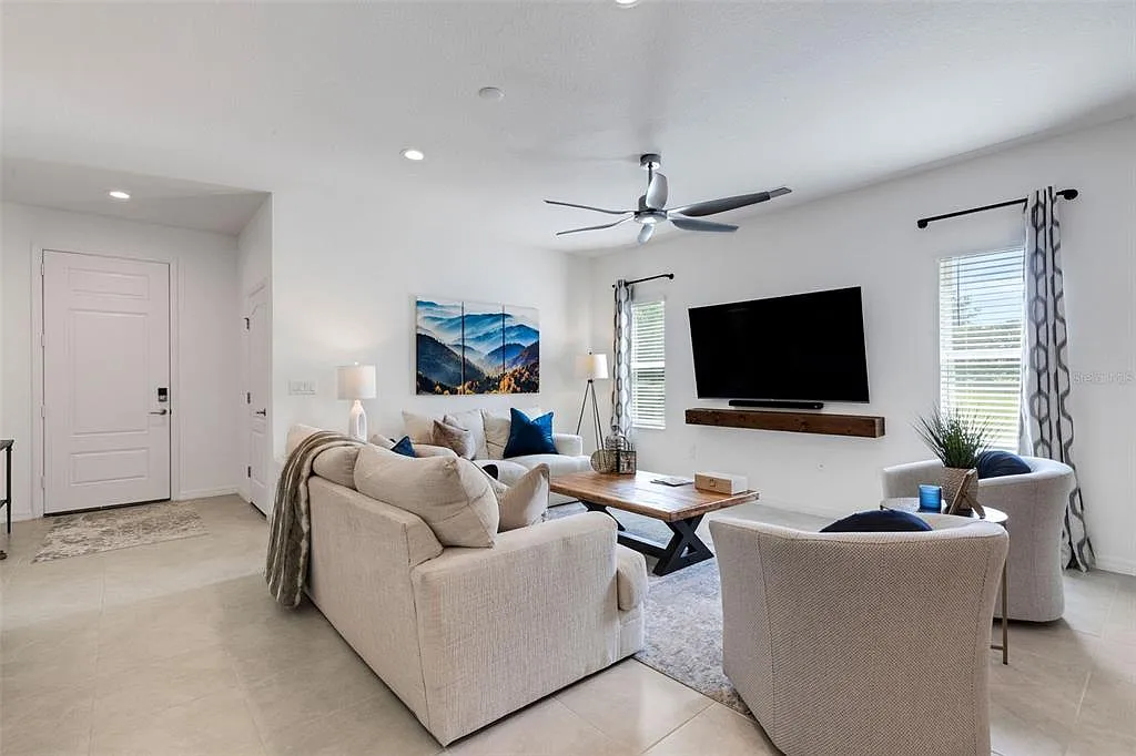 3 bed, 2.5 bath, 1822 sqft, $2,750 — Photo 2