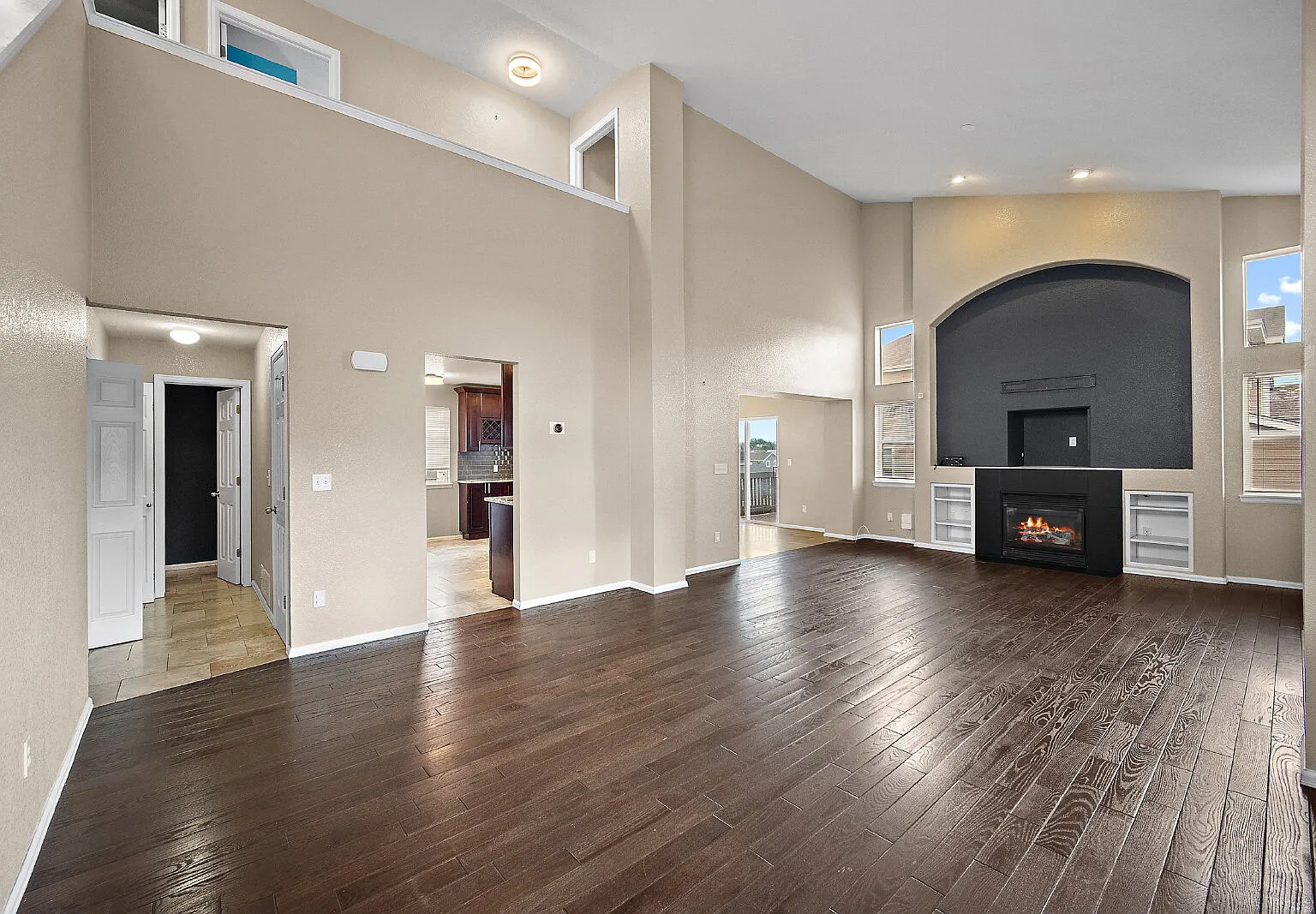 5 bed, 3.5 bath, 2817 sqft, $2,900 — Photo 4