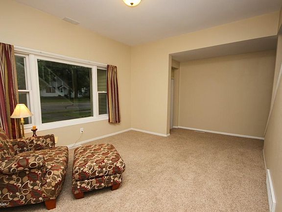 5th image of 603 6th Ave E