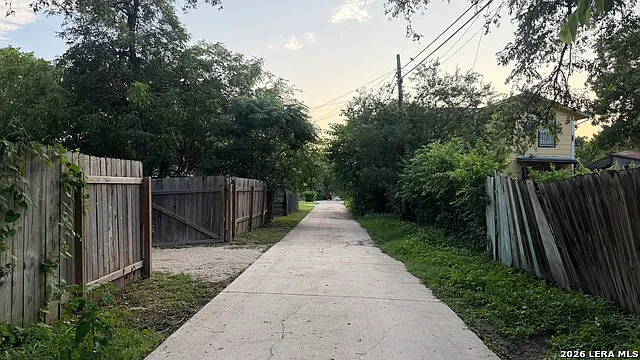3011 W Cesar E Chavez Blvd — Photo 7
