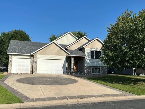 937 S Cedar St, Belle Plaine, MN 56011