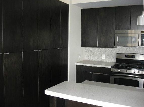 5th image of 845 N High St Unit 401