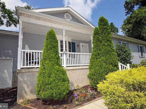 4th image of 63 Clematis St