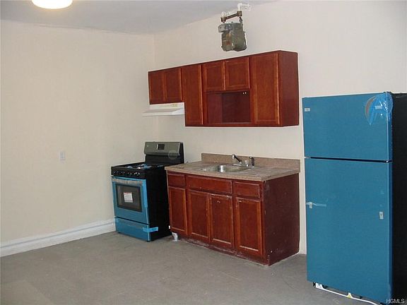3rd image of 2016 Marmion Ave APT 4D