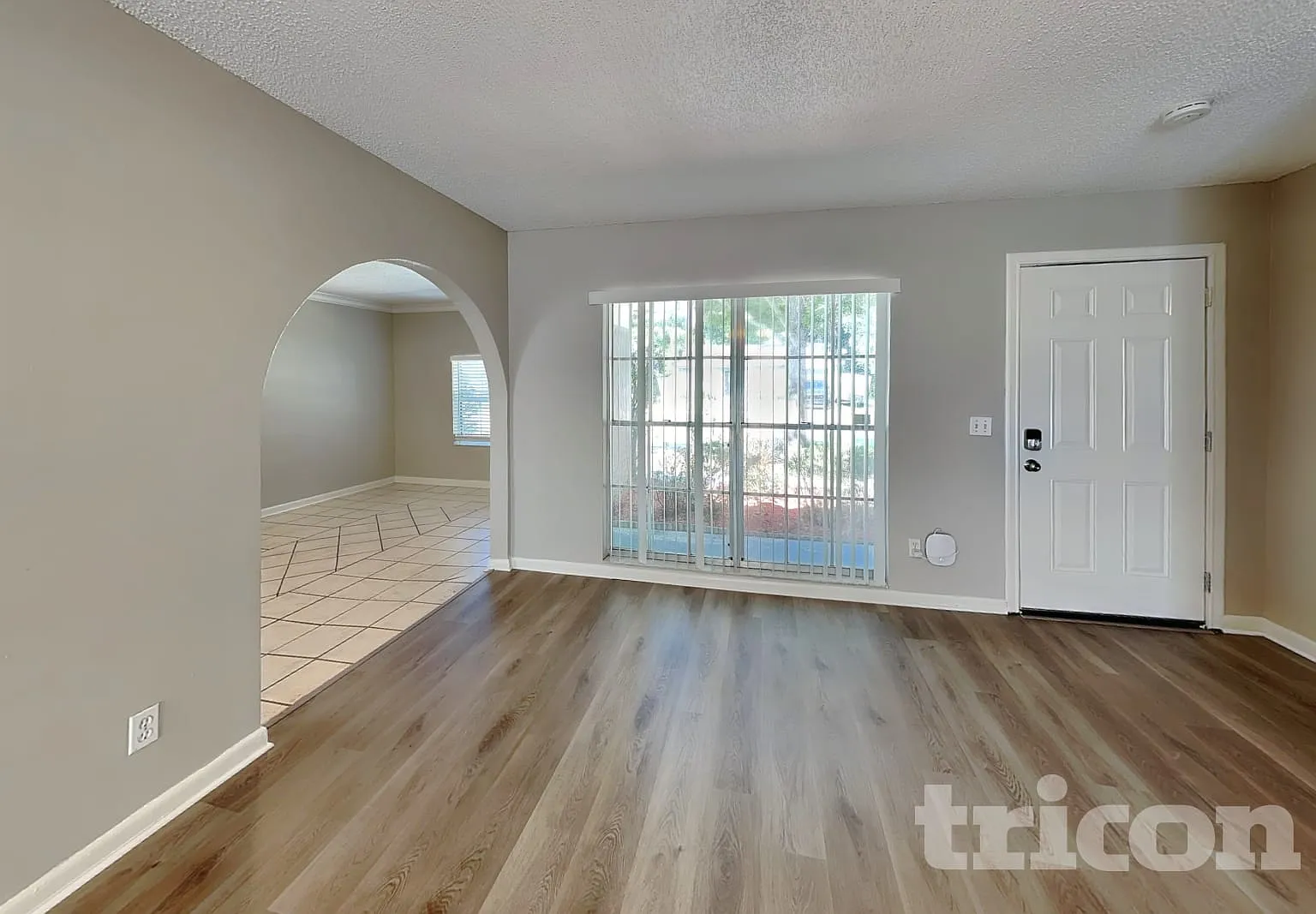 1947 Crown Park Drive Valrico FL — Photo 4
