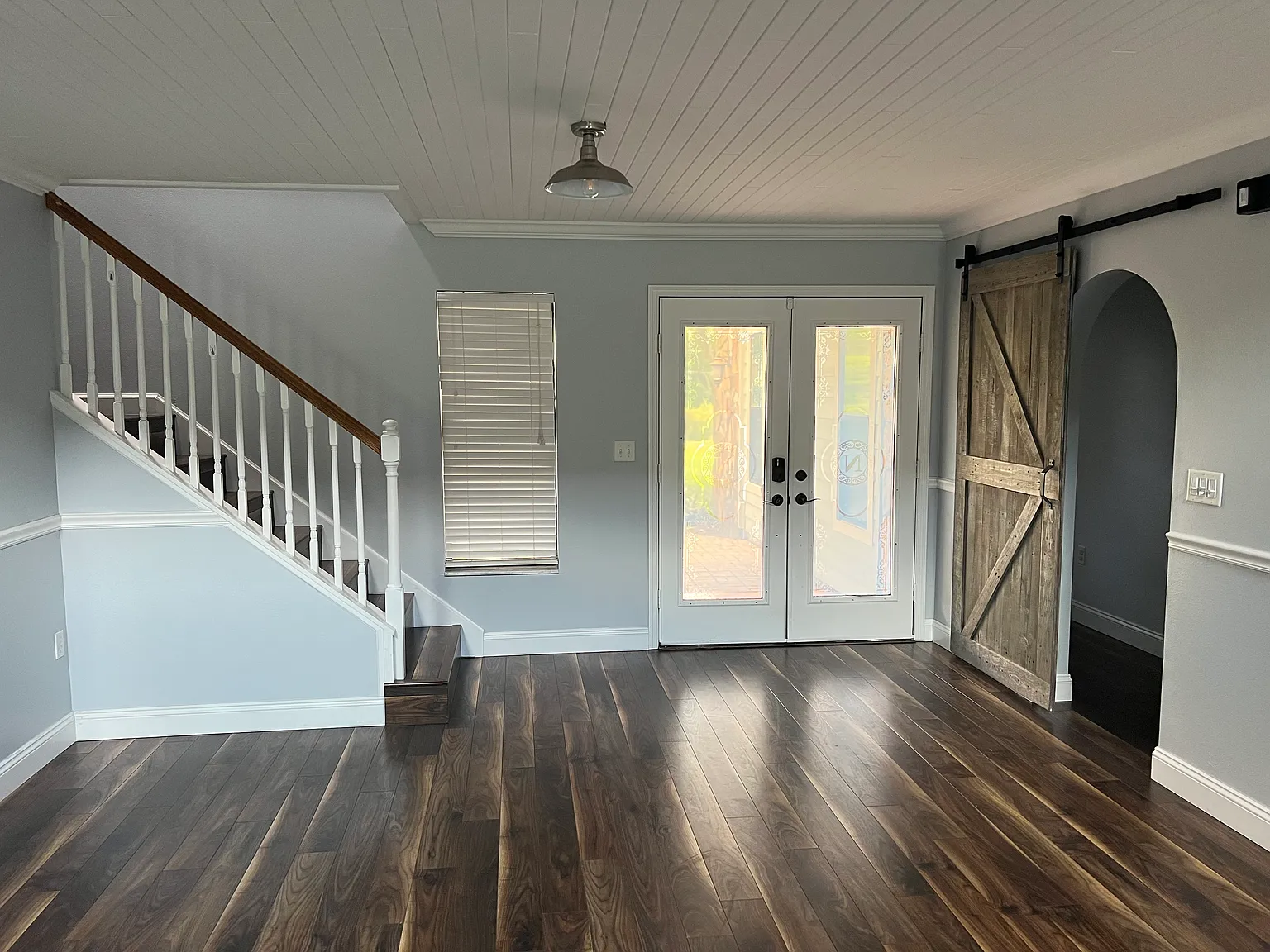 Gorgeous And Unique 5/2 Pool Home On A Very Large Lot! — Photo 2