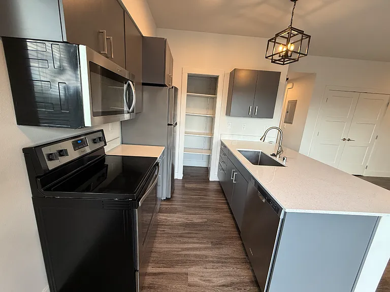 Thirty First Place Apartments — Photo 16