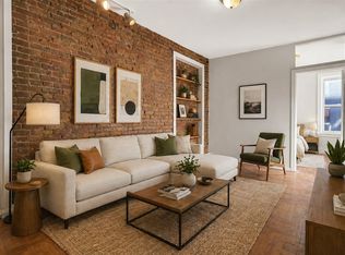 371 S 4th St #301R, Brooklyn, NY 11211
